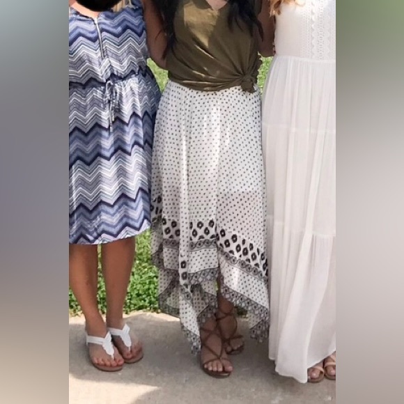 Express asymmetrical skirt - Picture 4 of 4